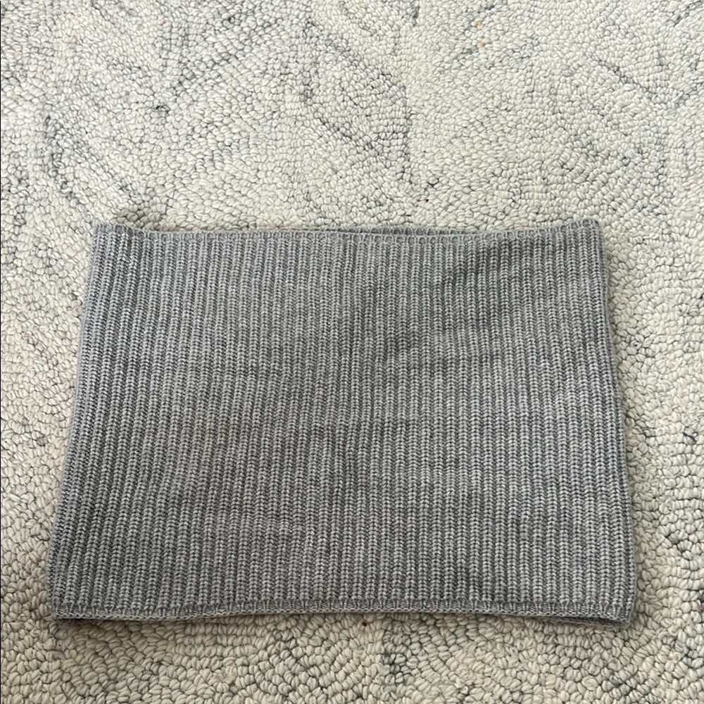 Gray Ribbed Knit Scarf - Picture 2 of 2